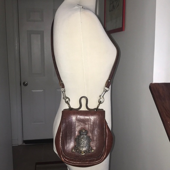 Crested Leather Flap Crossbody 😘😘 - Picture 1 of 8